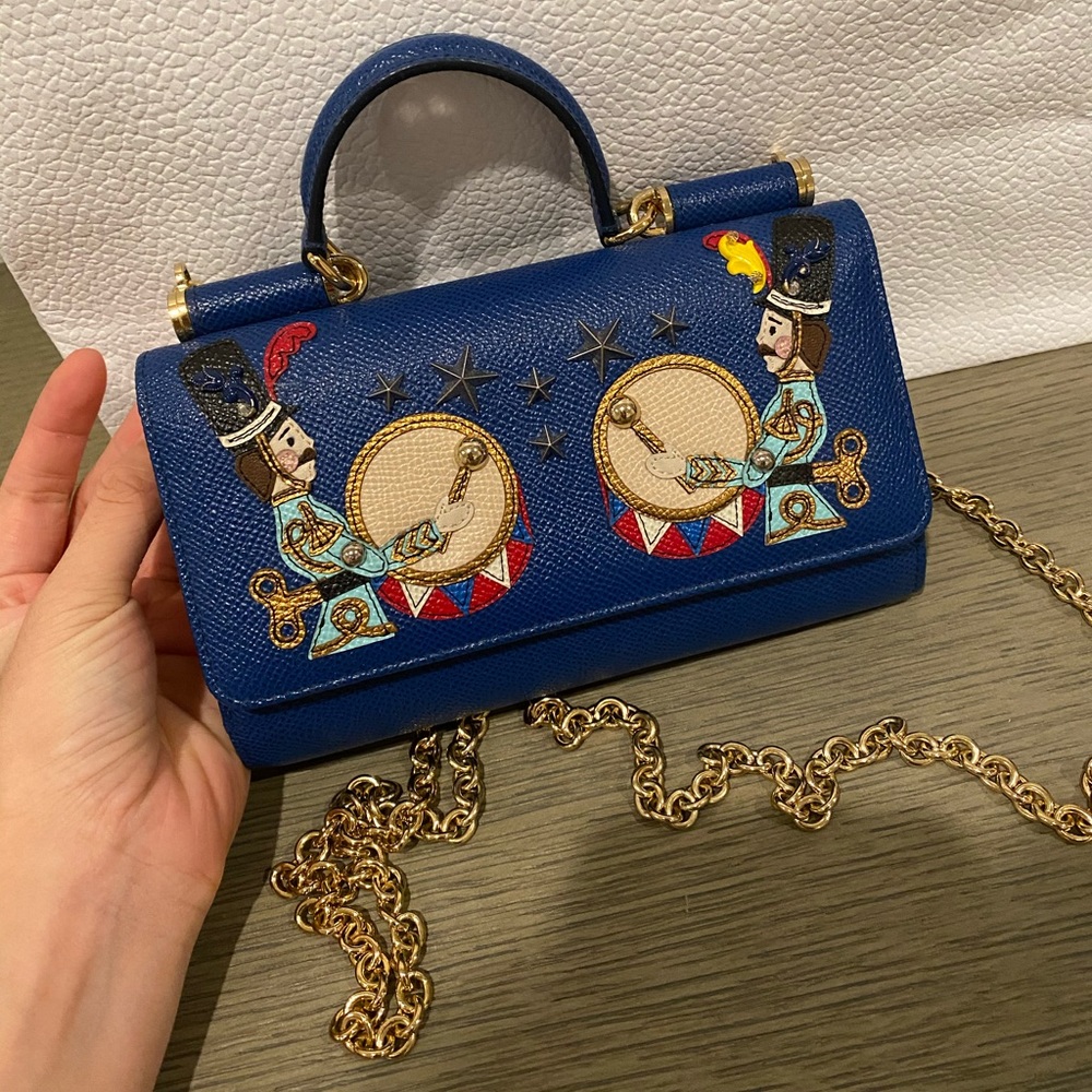 Dolce & Gabbana wallet in chain